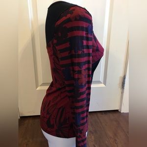 NWOT Tricotto Red Black Long Sleeve Design Top size Small