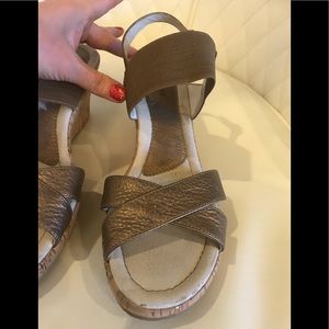 NEW David Tate bronze/ tan Wedge Shoes size 8.5